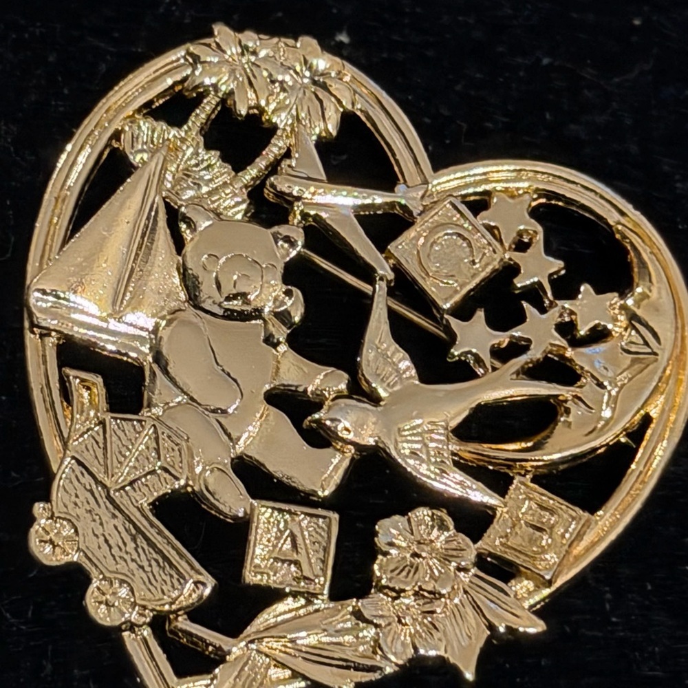 Gold Heart-Shaped Teddy Bear Pin - Picture 5 of 8